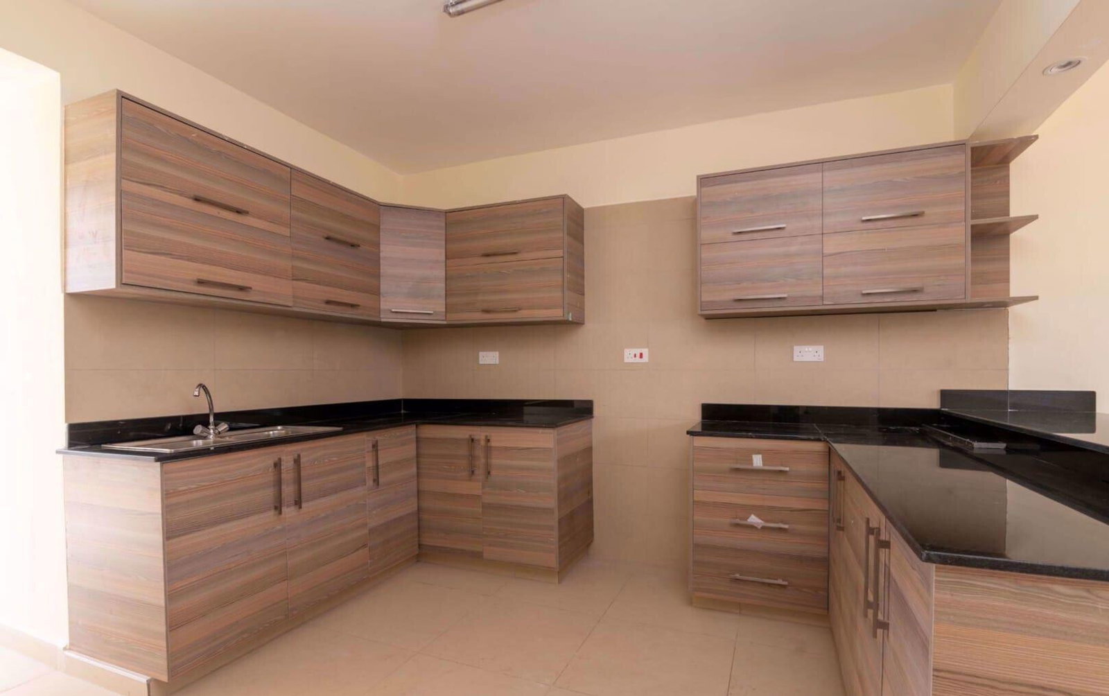 3BR Townhouse with Walk-In Closet & Breakfast Bar - Nyayo Estate