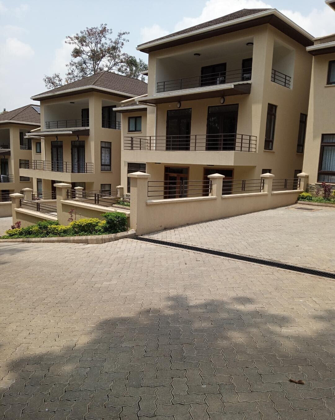 5-Ensuite Townhouse with Study & DSQ - Lavington