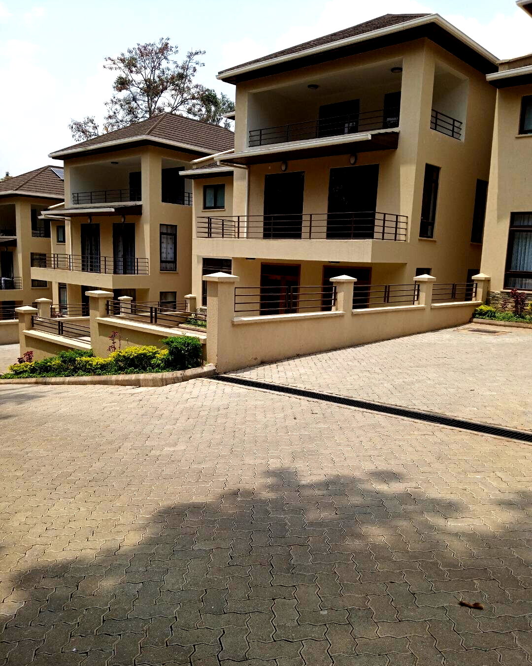 5-Ensuite Townhouse with Study & DSQ - Lavington