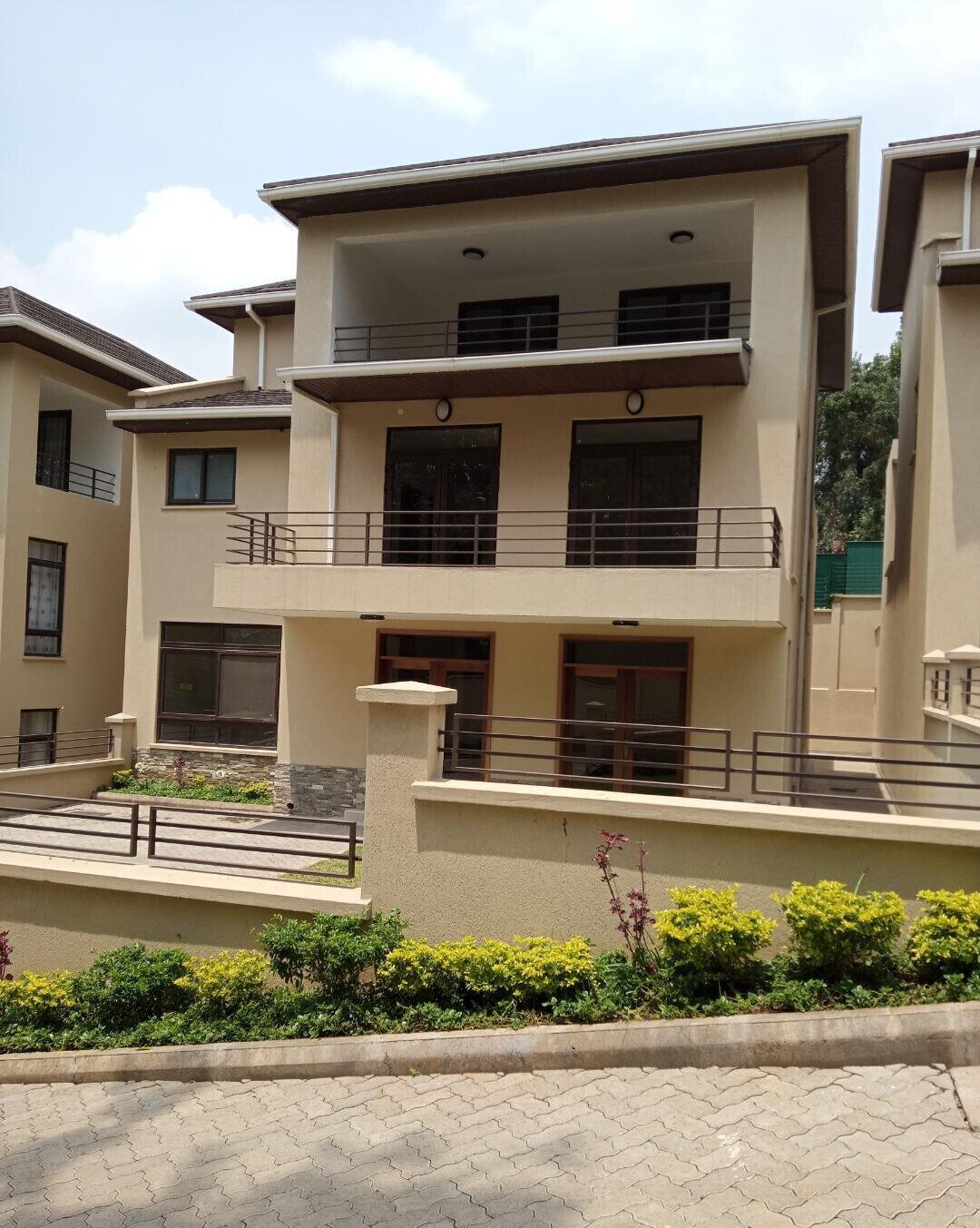 5-Ensuite Townhouse with Study & DSQ - Lavington