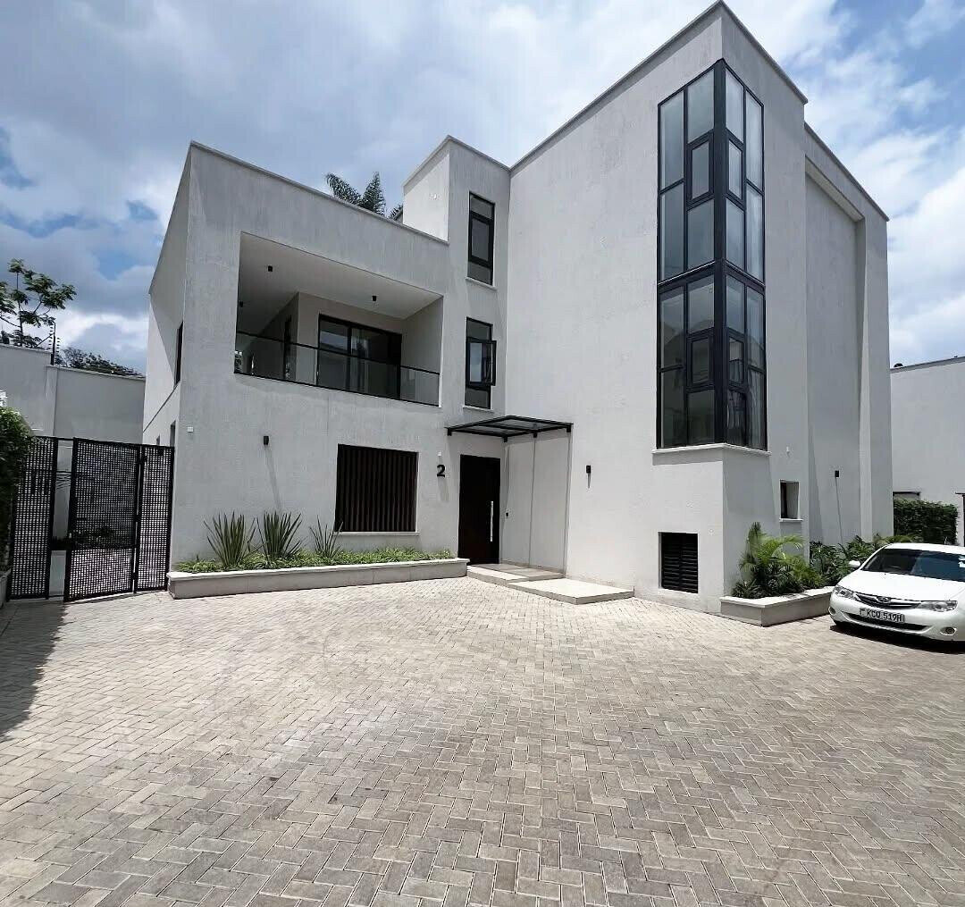 5-Ensuite Townhouse with Two Kitchens & Study - Lavington