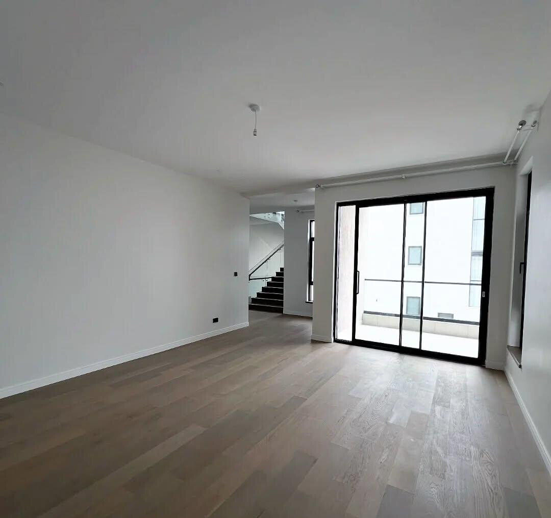 5-Ensuite Townhouse with Two Kitchens & Study - Lavington