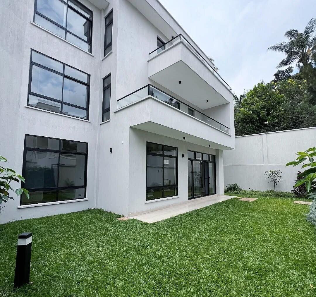 5-Ensuite Townhouse with Two Kitchens & Study - Lavington