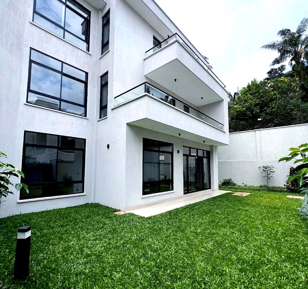 5-Ensuite Townhouse with Two Kitchens & Study - Lavington