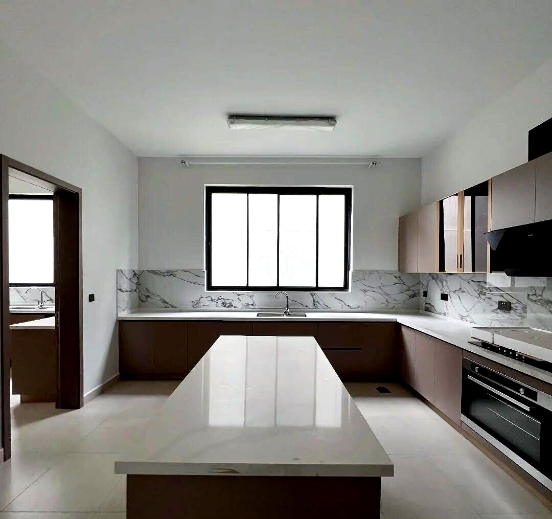 5-Ensuite Townhouse with Two Kitchens & Study - Lavington