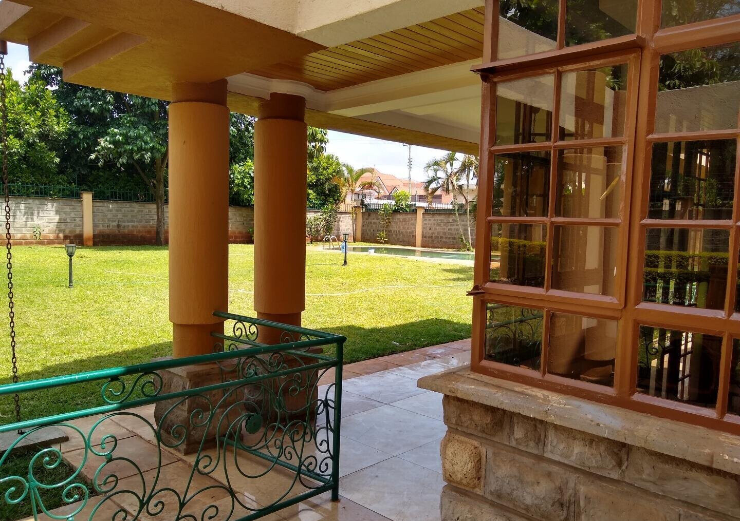 Half-Acre 5BR All-Ensuite Townhouse with Heated Pool - Runda
