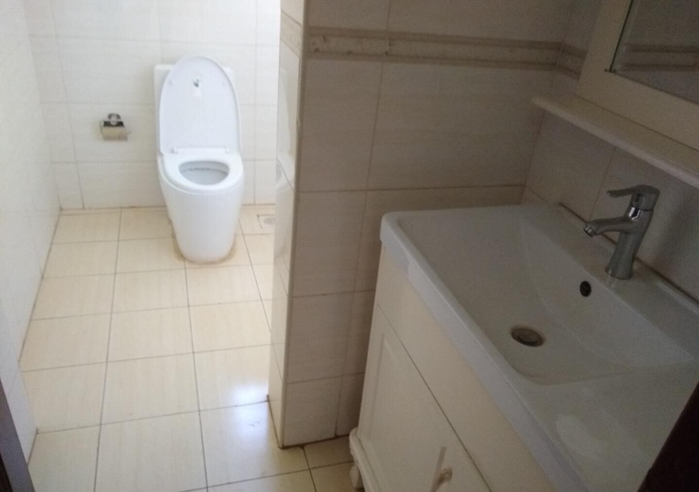 Half-Acre 5BR All-Ensuite Townhouse with Heated Pool - Runda