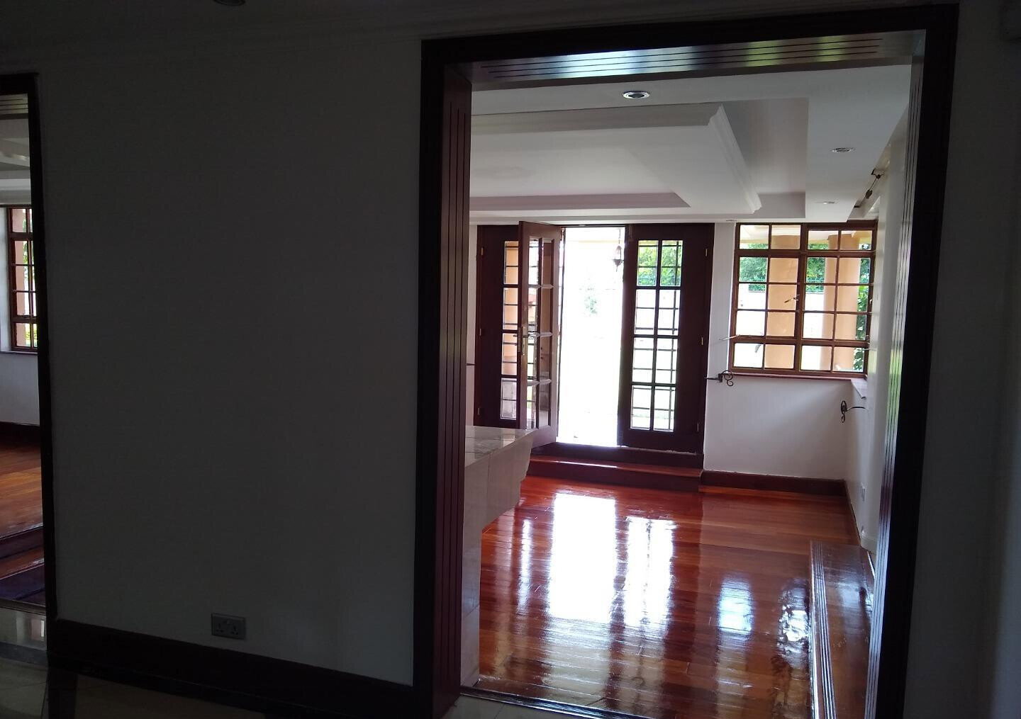 Half-Acre 5BR All-Ensuite Townhouse with Heated Pool - Runda
