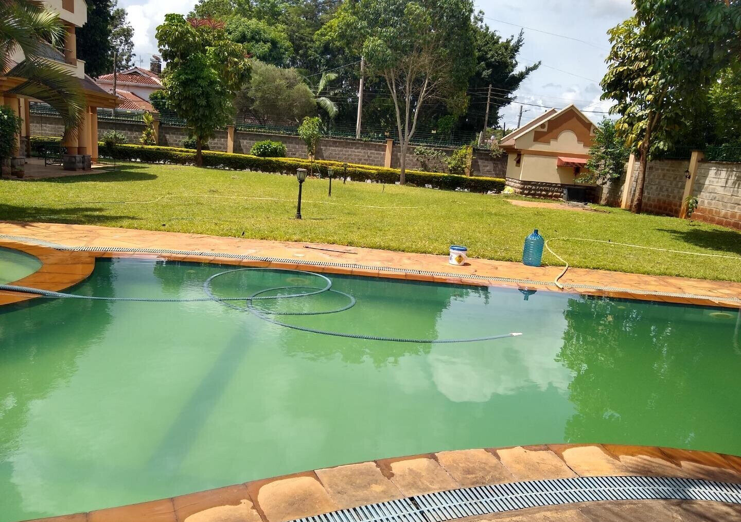 Half-Acre 5BR All-Ensuite Townhouse with Heated Pool - Runda