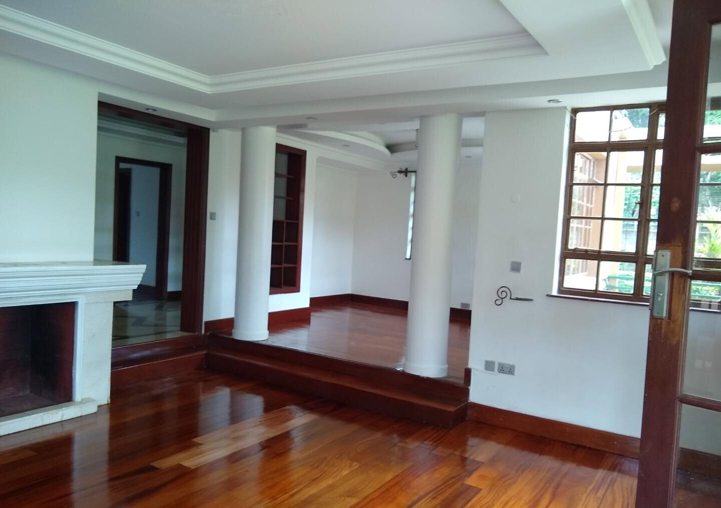 Half-Acre 5BR All-Ensuite Townhouse with Heated Pool - Runda