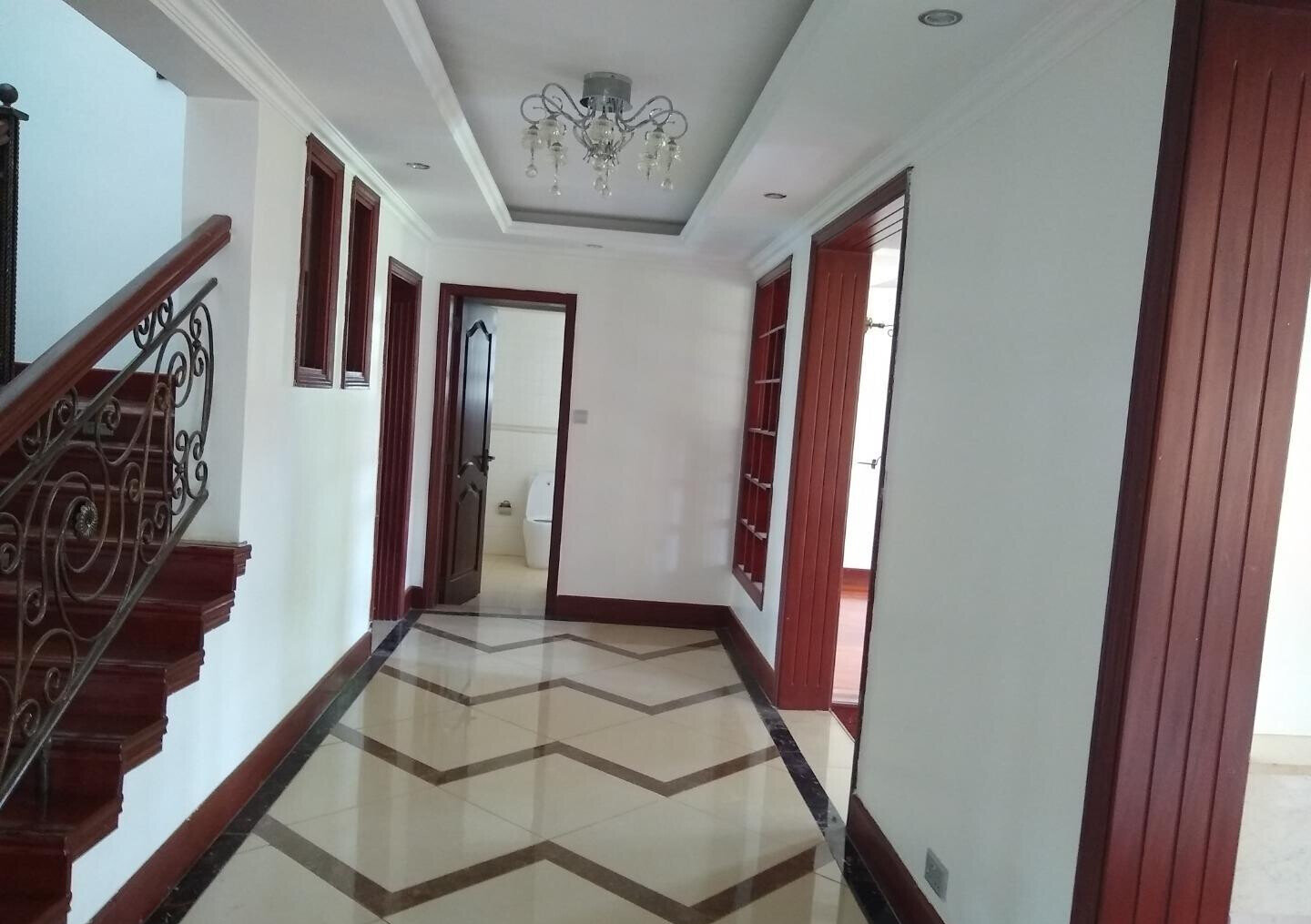 Half-Acre 5BR All-Ensuite Townhouse with Heated Pool - Runda