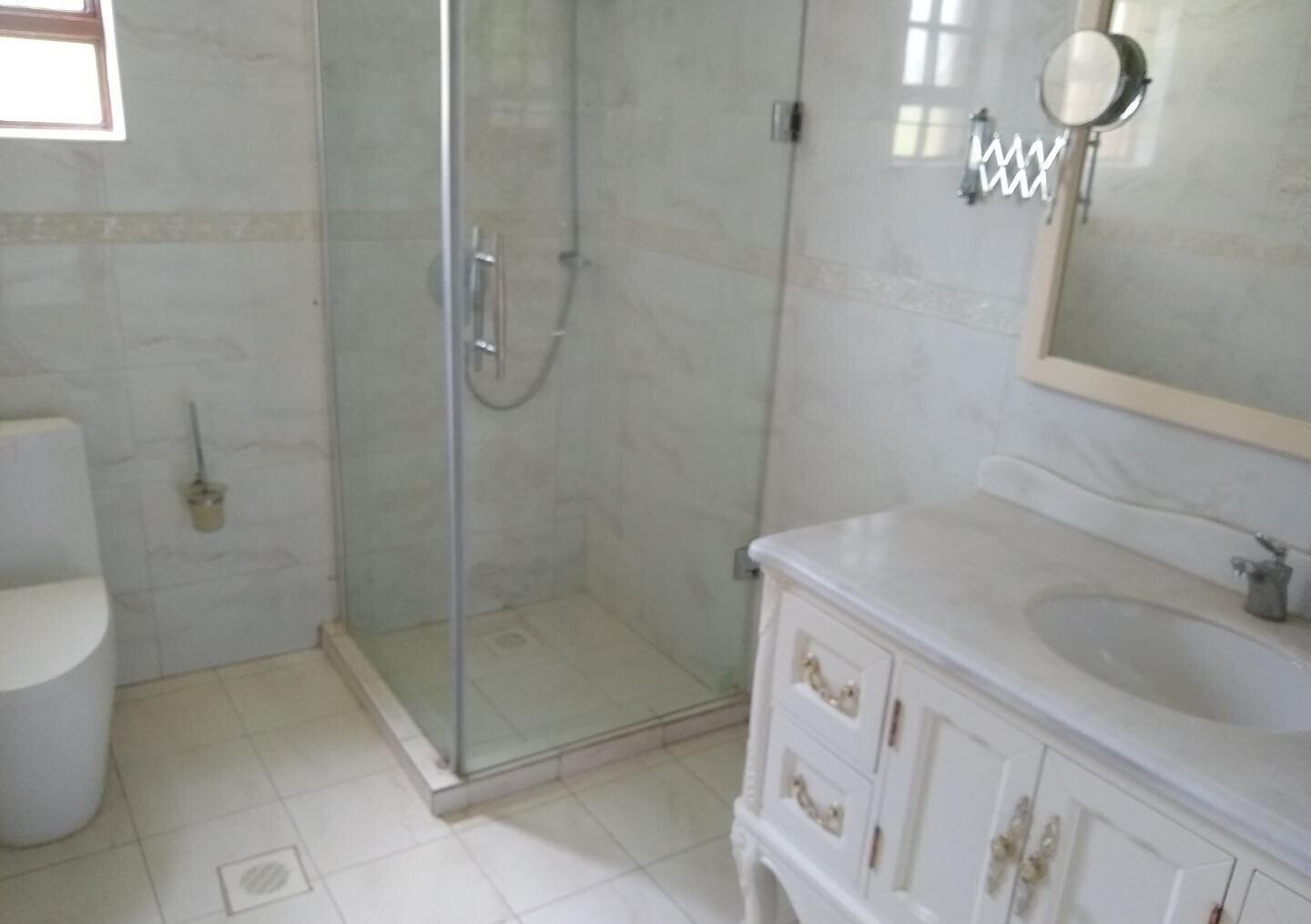 Half-Acre 5BR All-Ensuite Townhouse with Heated Pool - Runda