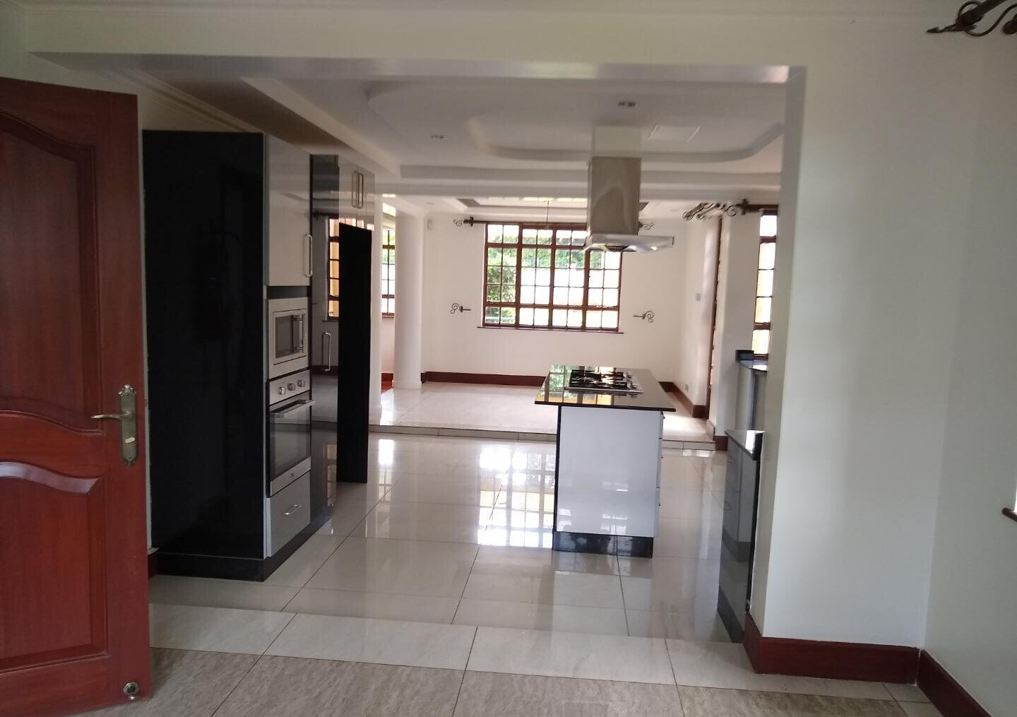 Half-Acre 5BR All-Ensuite Townhouse with Heated Pool - Runda