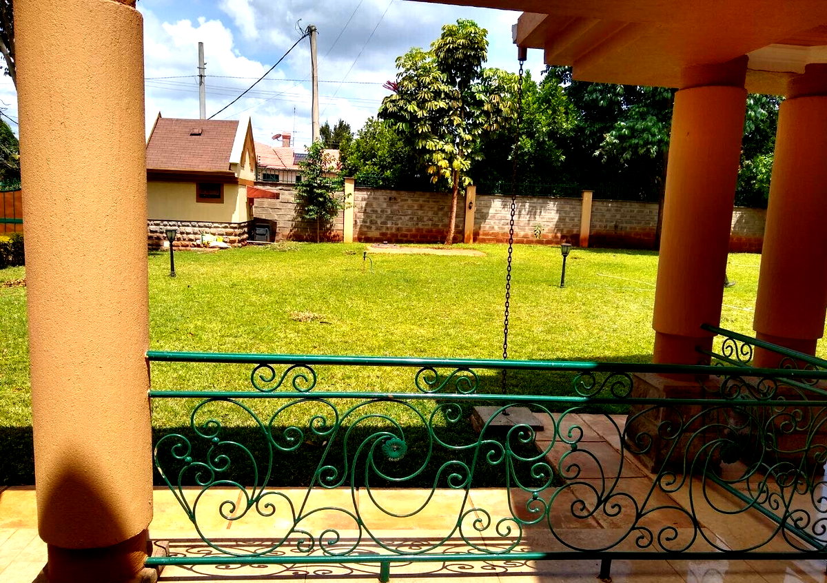 Half-Acre 5BR All-Ensuite Townhouse with Heated Pool - Runda