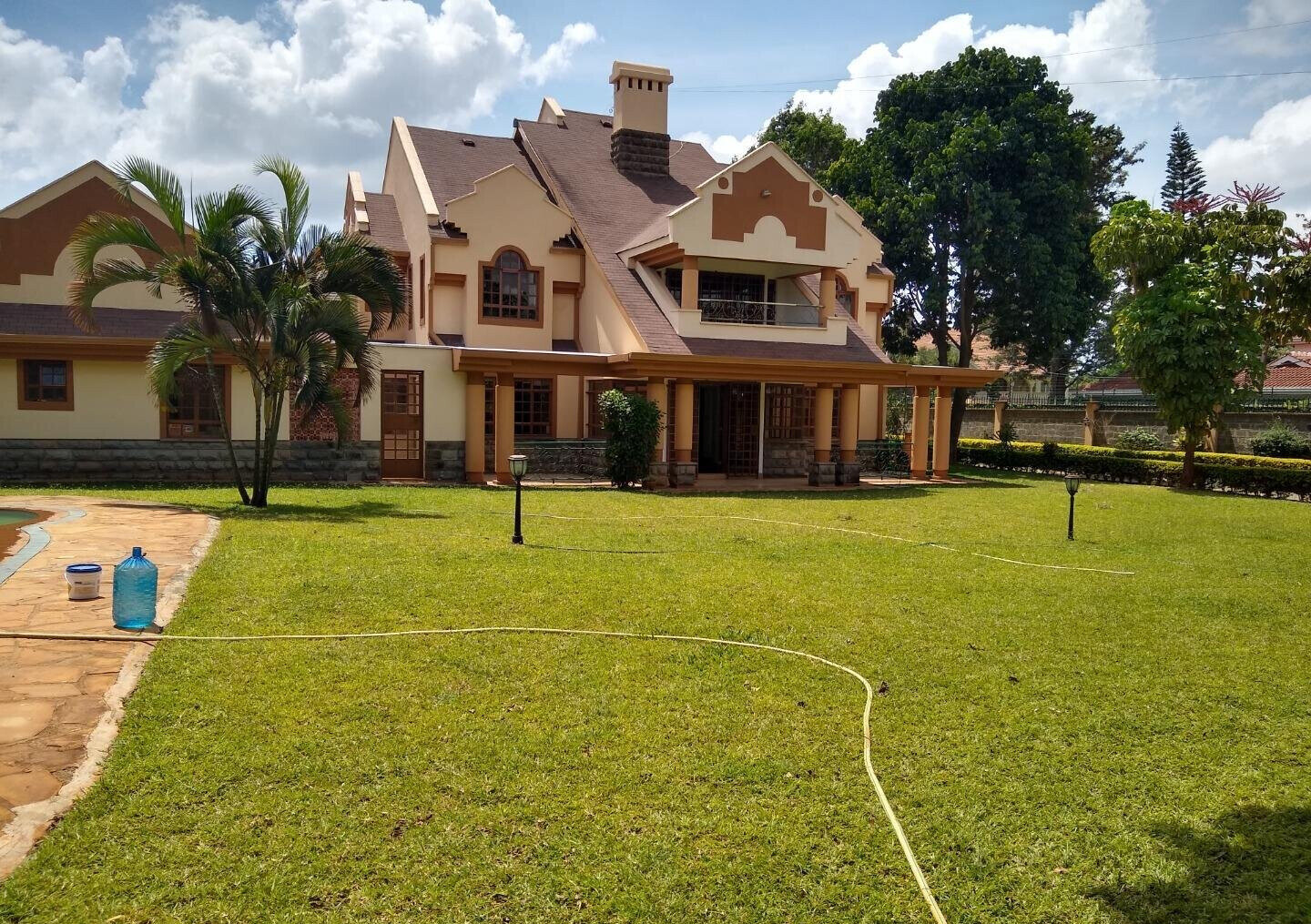 Half-Acre 5BR All-Ensuite Townhouse with Heated Pool - Runda