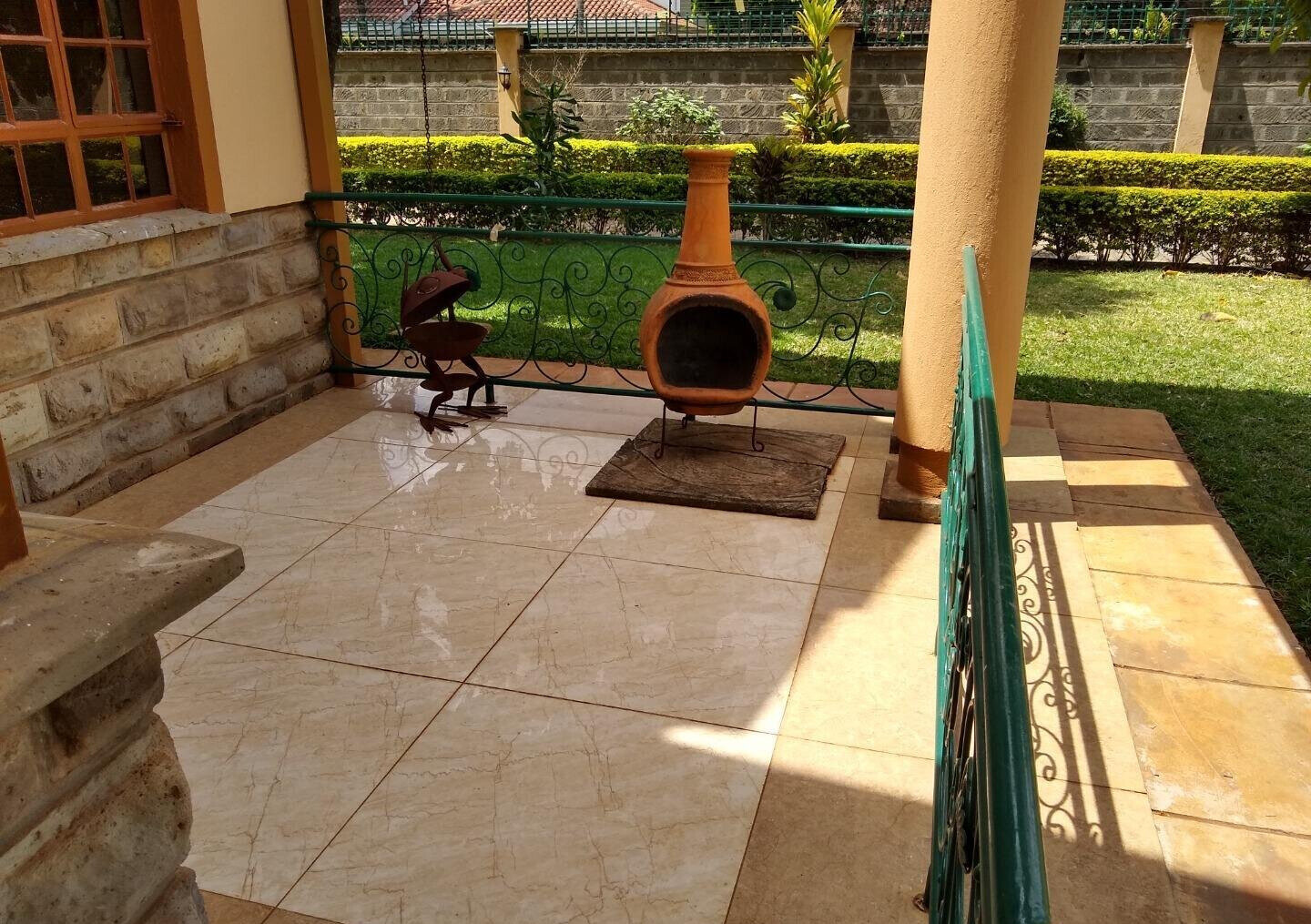 Half-Acre 5BR All-Ensuite Townhouse with Heated Pool - Runda