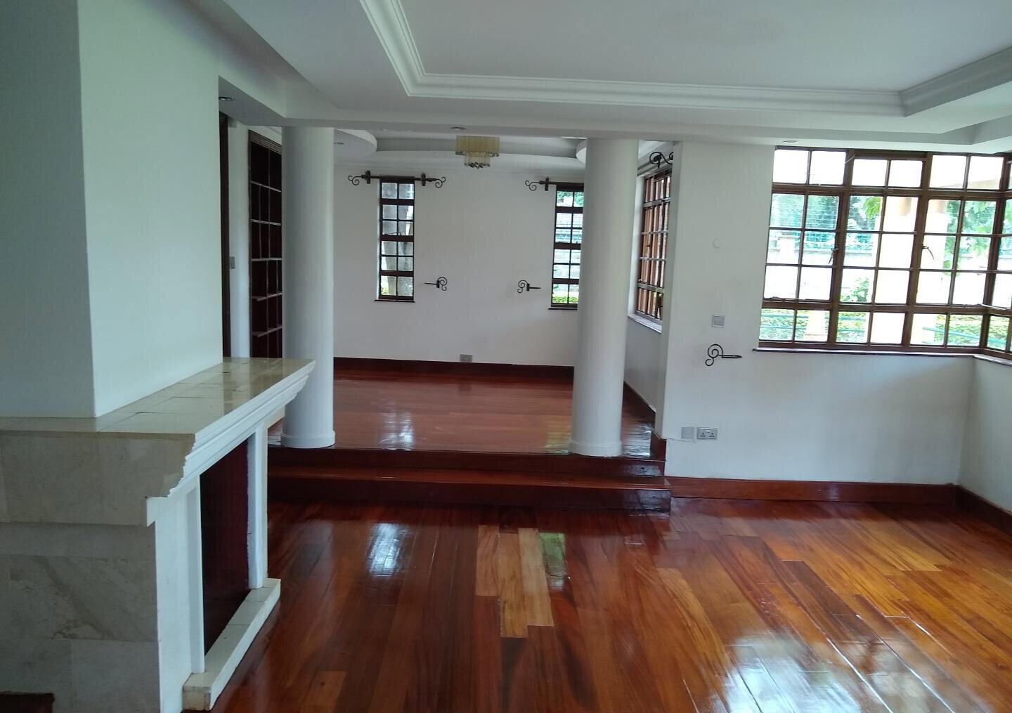 Half-Acre 5BR All-Ensuite Townhouse with Heated Pool - Runda
