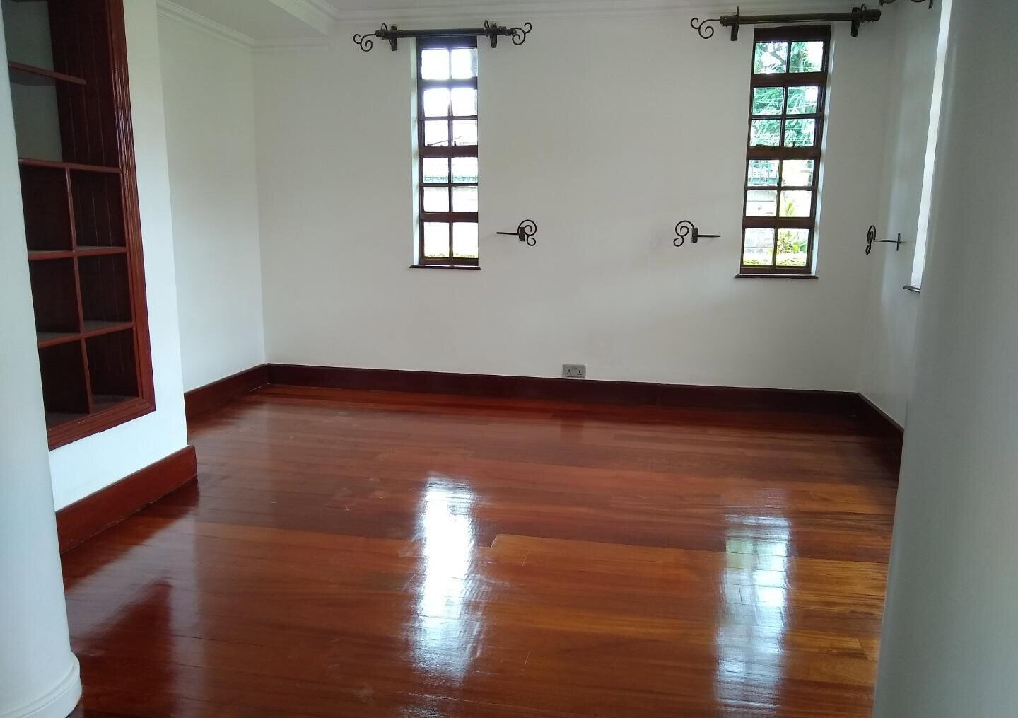 Half-Acre 5BR All-Ensuite Townhouse with Heated Pool - Runda