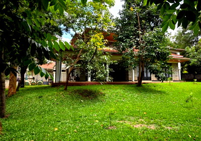 Half Acre 5BR Garden Home