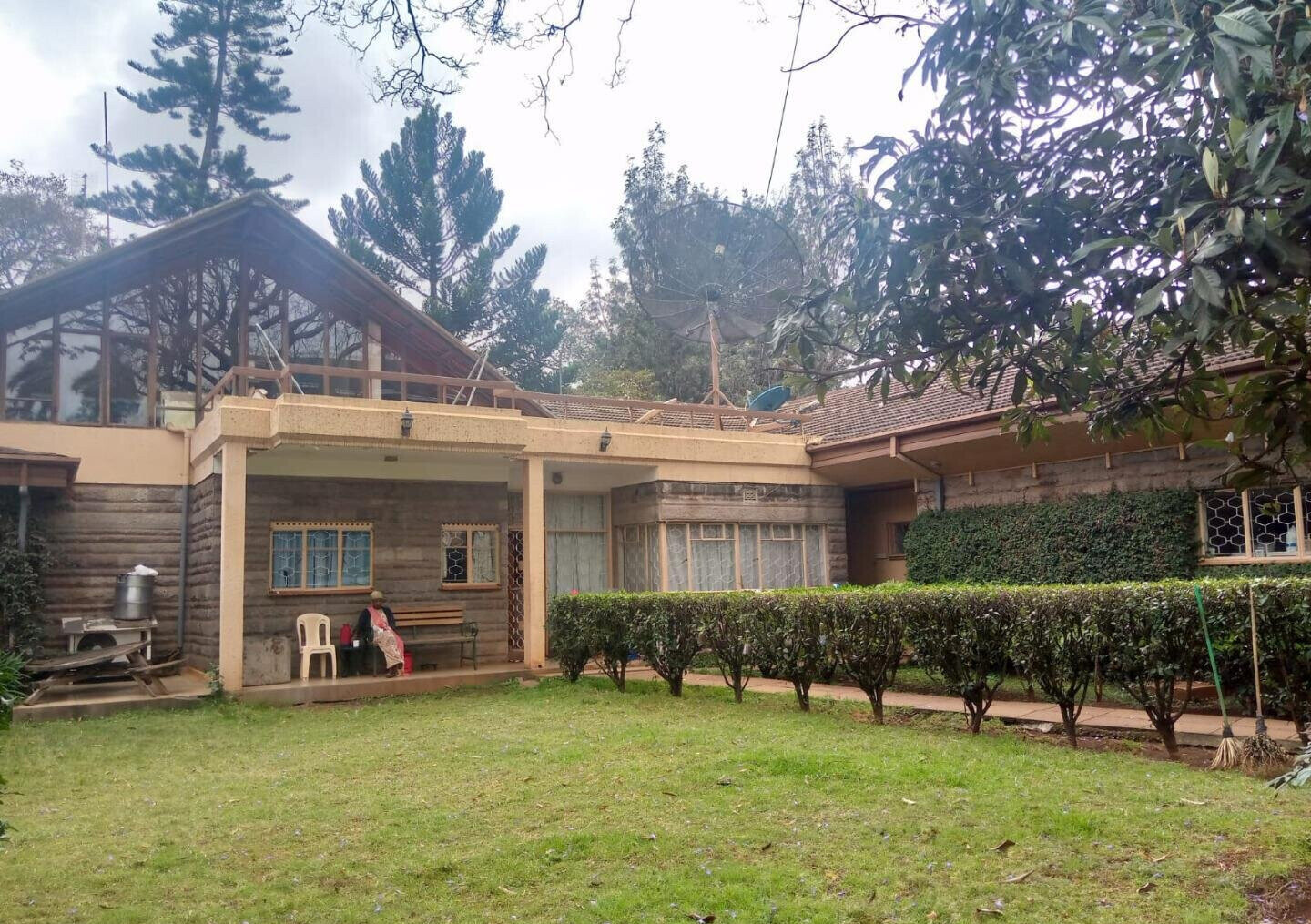 1-Acre Townhouse with Guest Wing - Lavington
