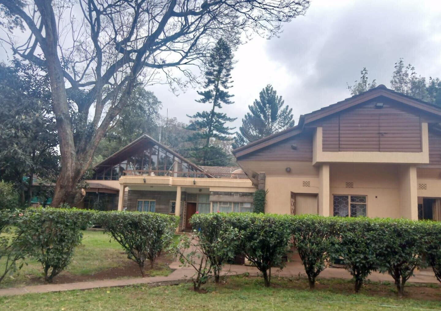 1-Acre Townhouse with Guest Wing - Lavington