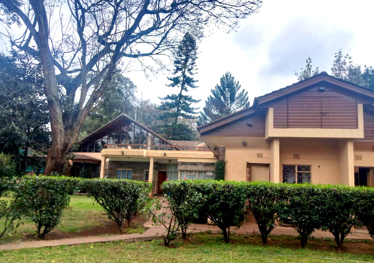 1-Acre Townhouse with Guest Wing - Lavington