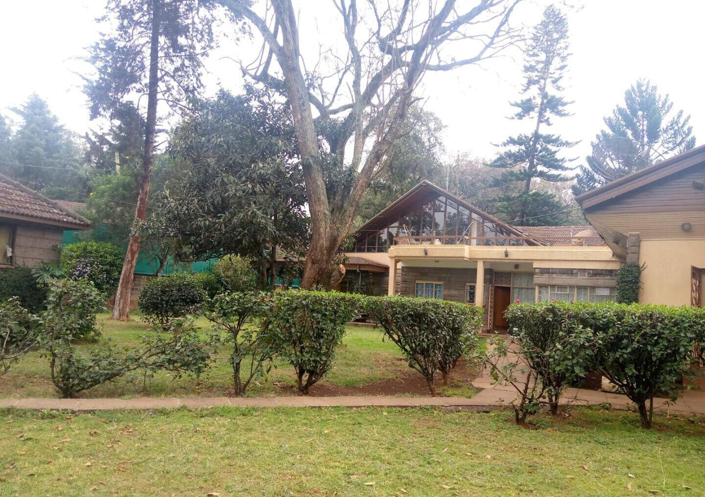 1-Acre Townhouse with Guest Wing - Lavington
