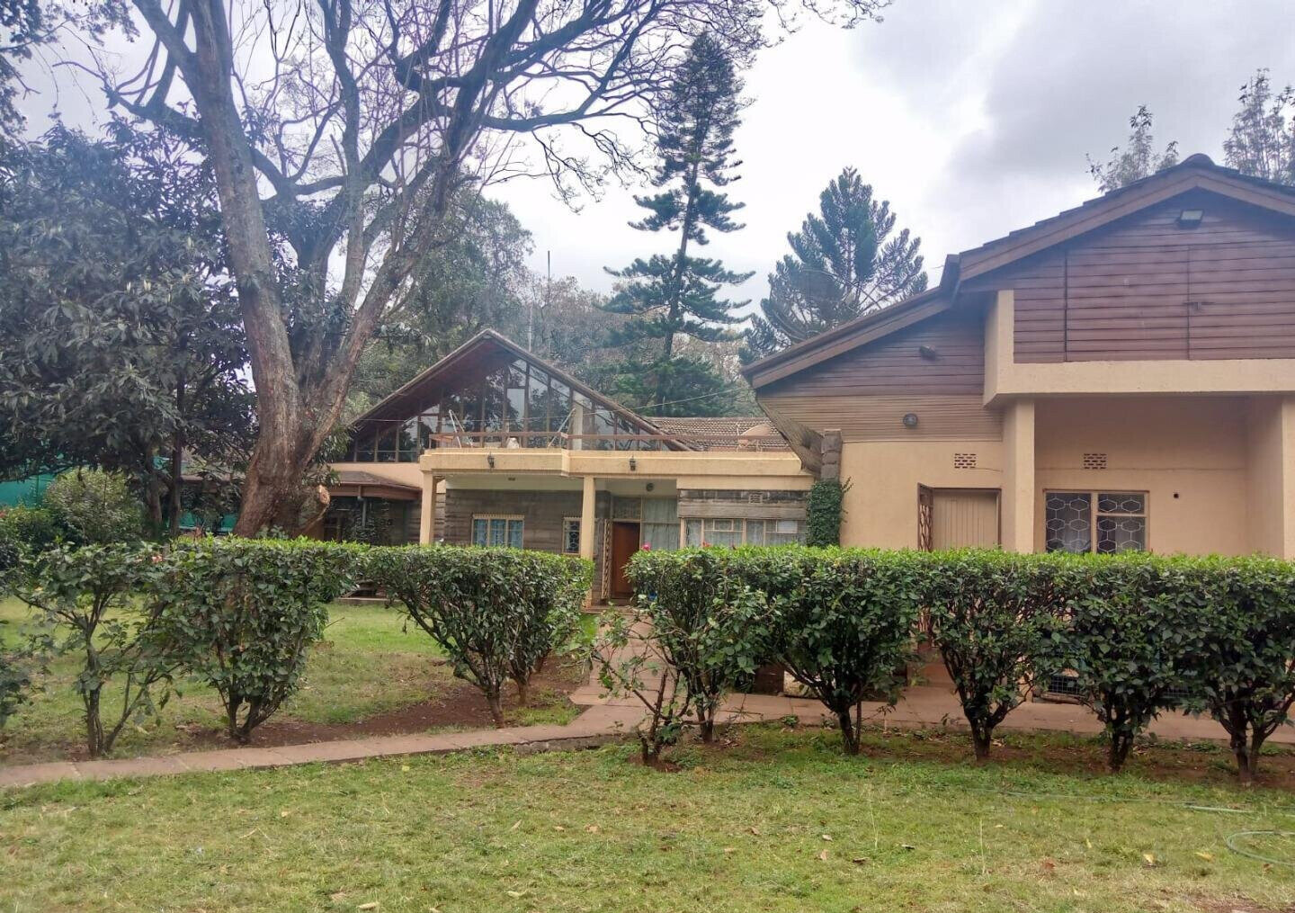 1-Acre Townhouse with Guest Wing - Lavington
