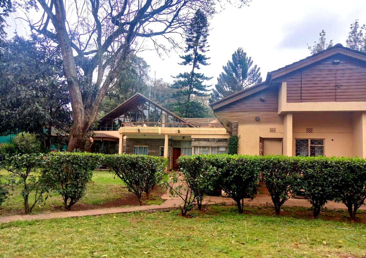 1-Acre Townhouse with Guest Wing - Lavington