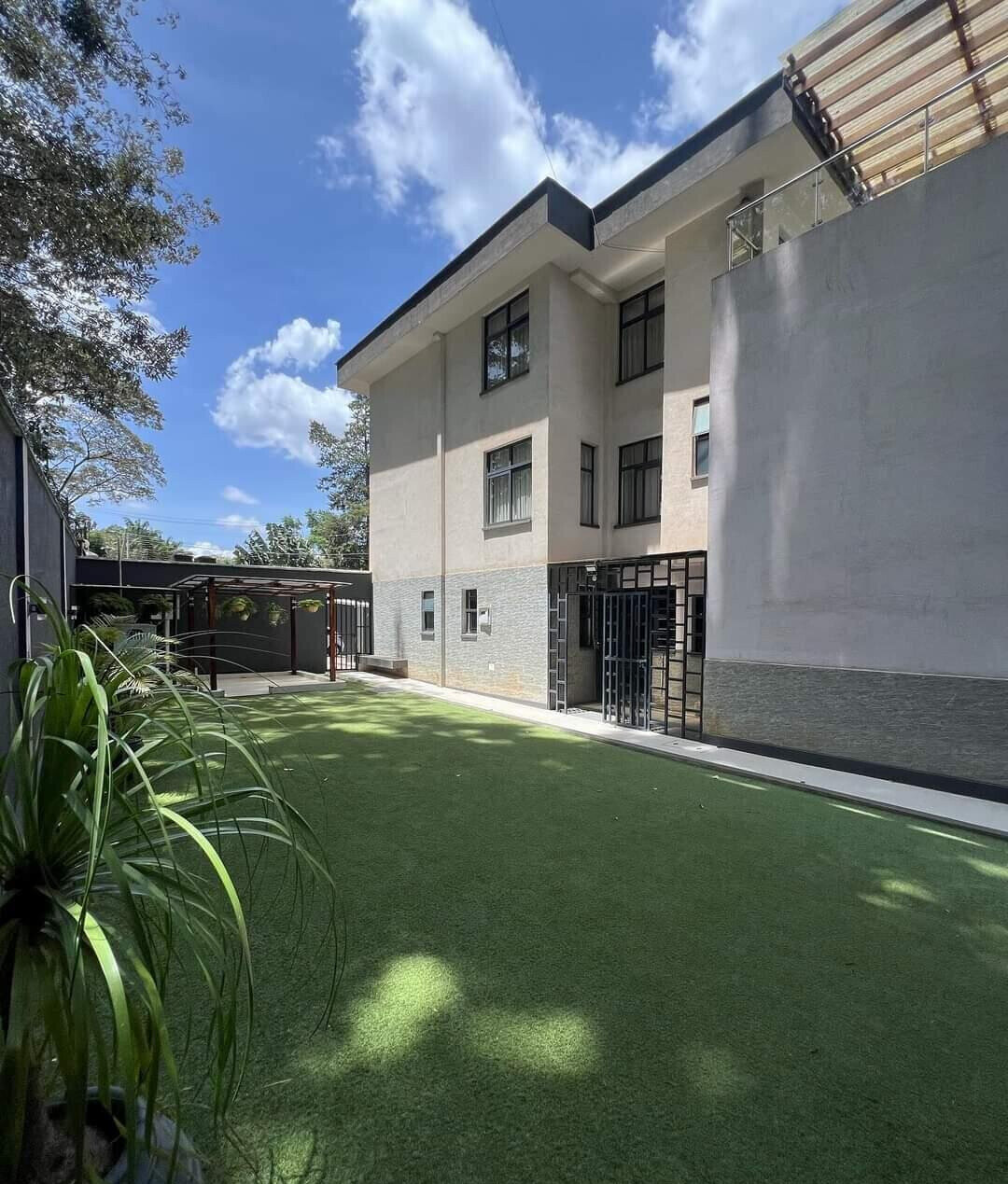 5-Ensuite Townhouse with Borehole & Upper Deck - Lavington