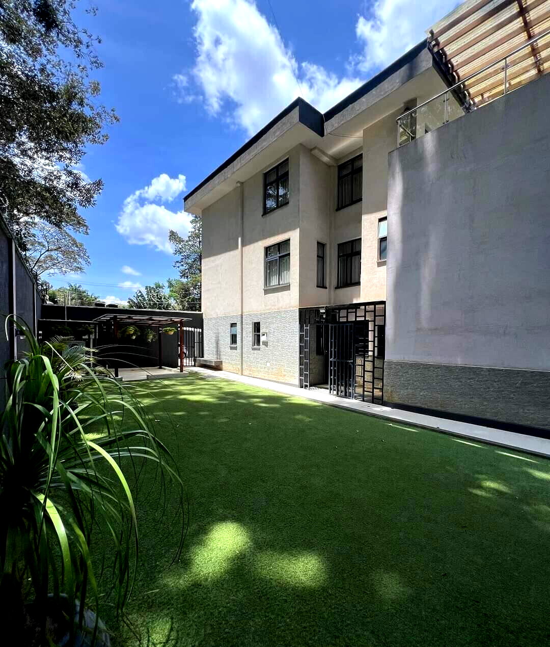 5-Ensuite Townhouse with Borehole & Upper Deck - Lavington