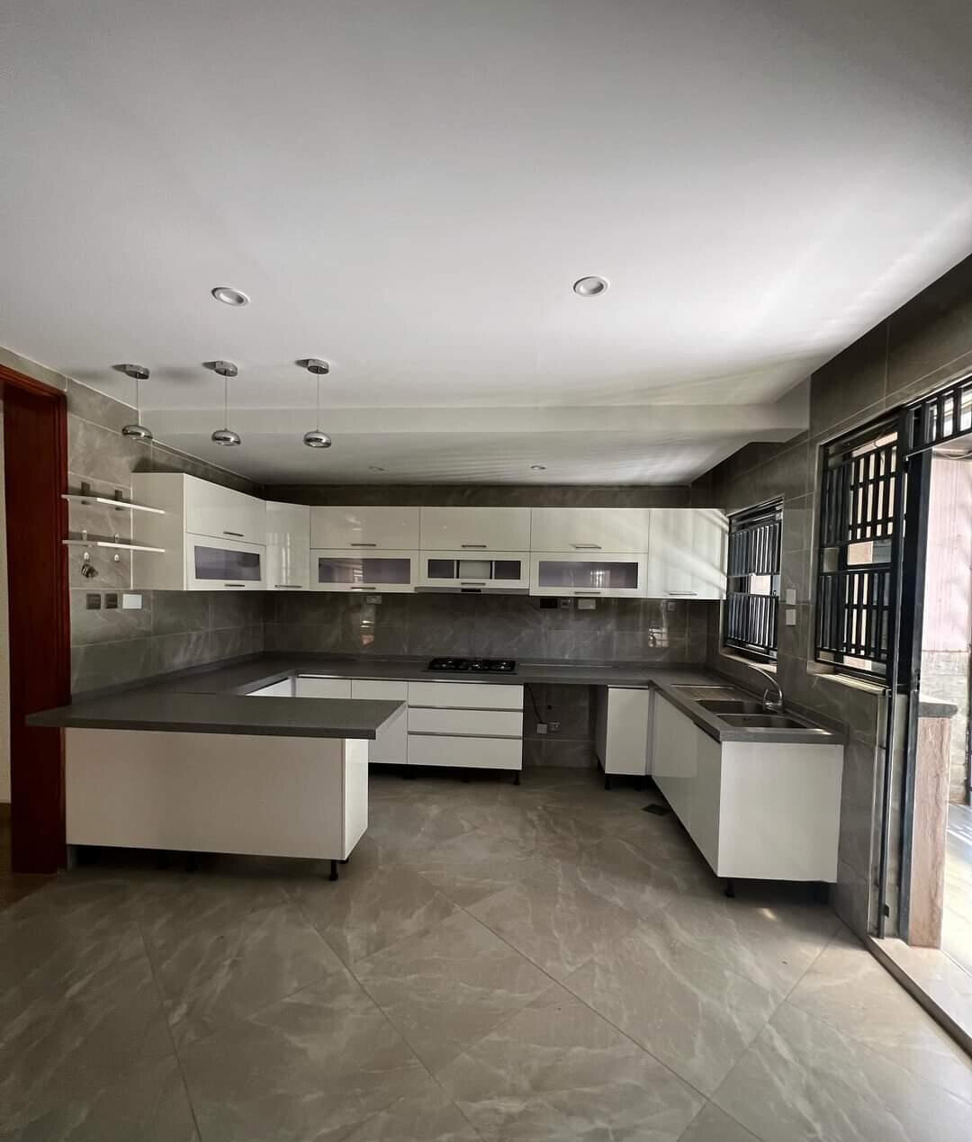 5-Ensuite Townhouse with Borehole & Upper Deck - Lavington