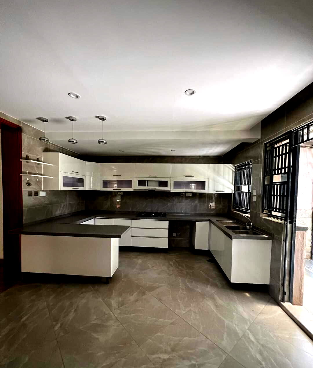 5-Ensuite Townhouse with Borehole & Upper Deck - Lavington