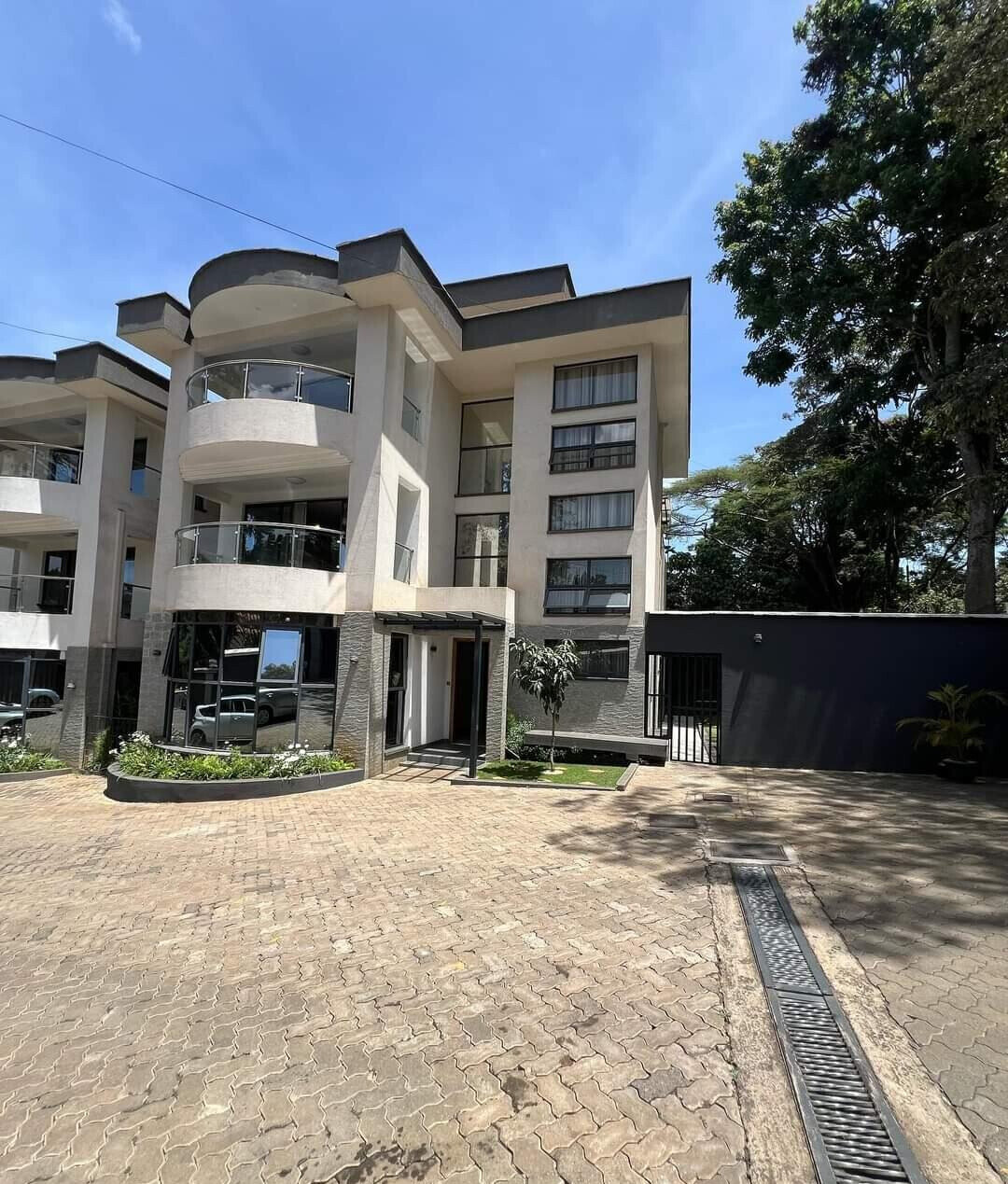 5-Ensuite Townhouse with Borehole & Upper Deck - Lavington