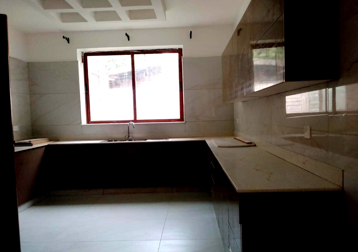 5-Bed Villa with Fireplace & Backup Generator - Lavington