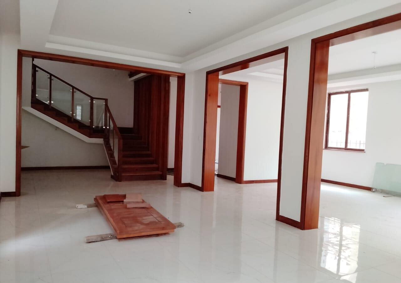 5-Bed Villa with Fireplace & Backup Generator - Lavington