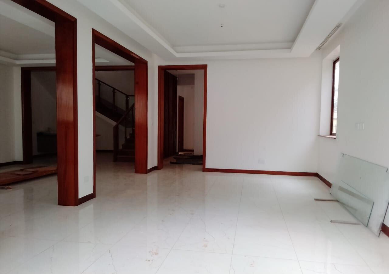 5-Bed Villa with Fireplace & Backup Generator - Lavington