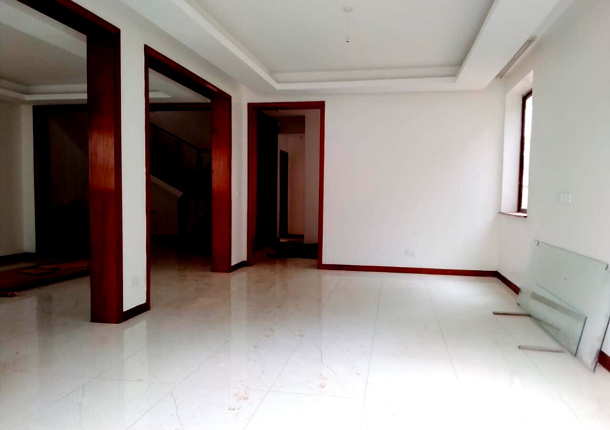 5-Bed Villa with Fireplace & Backup Generator - Lavington