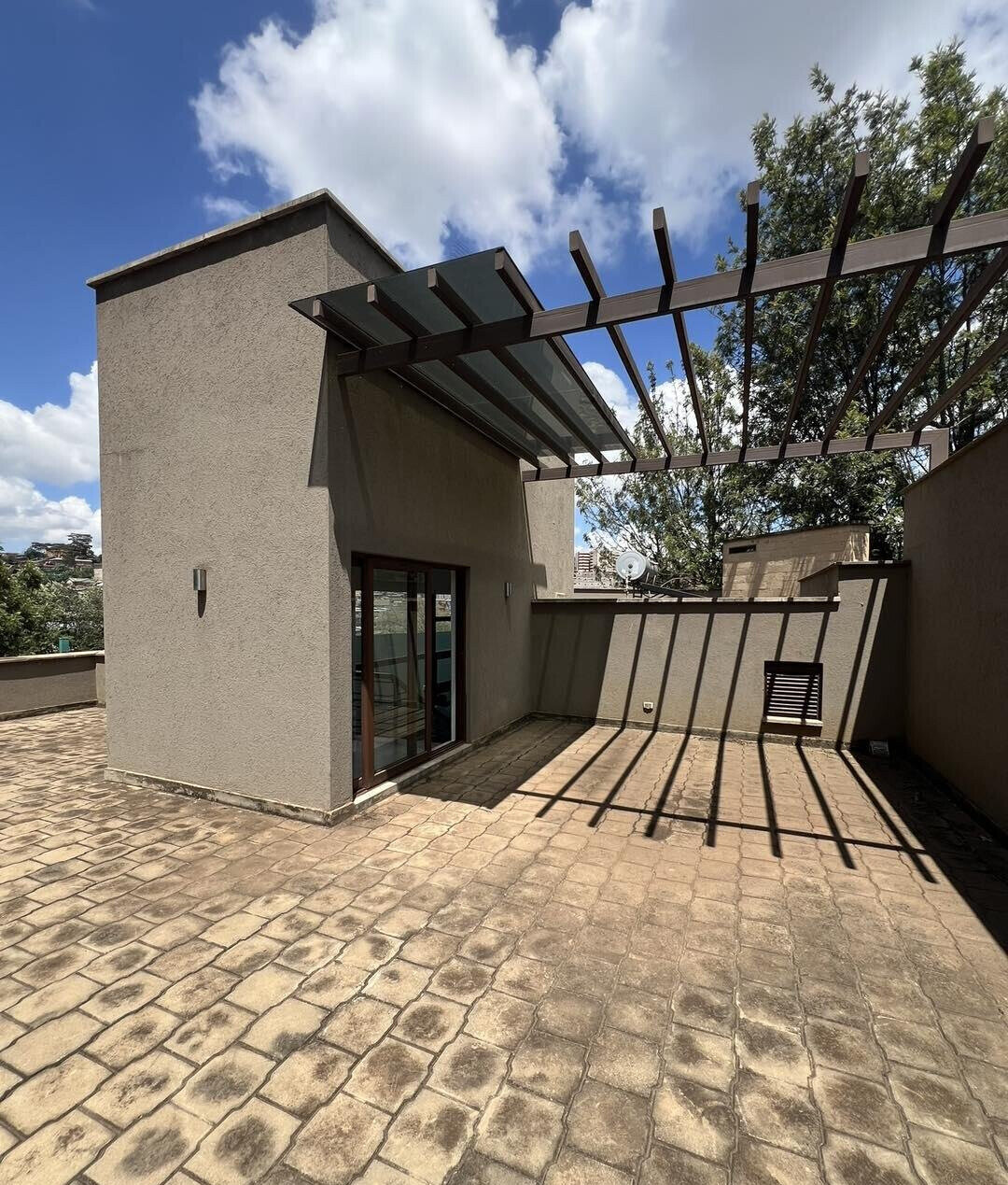 Brand New 4-Bed Townhouse with 2 DSQ & Private Garden - Lavington