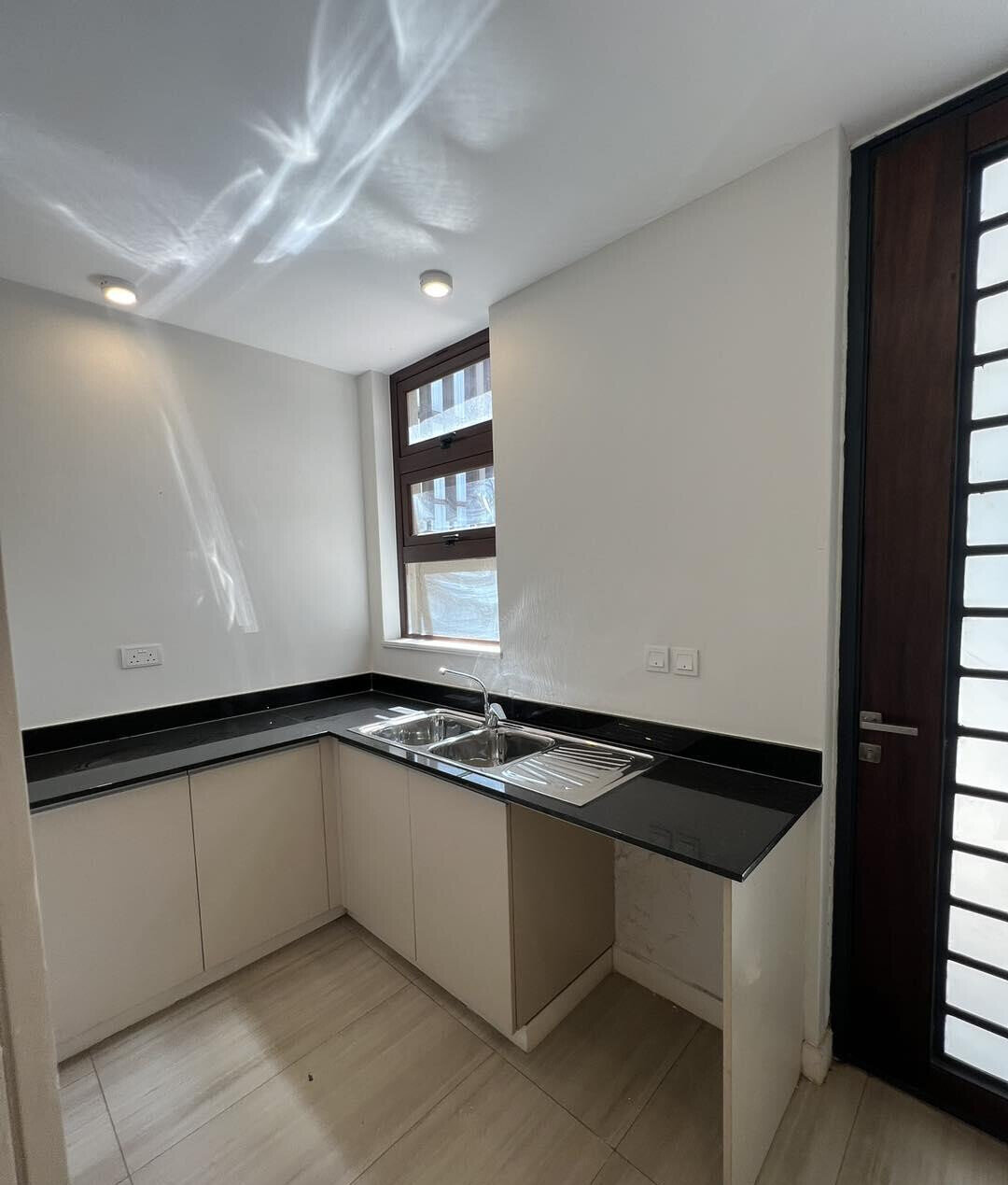 Brand New 4-Bed Townhouse with 2 DSQ & Private Garden - Lavington