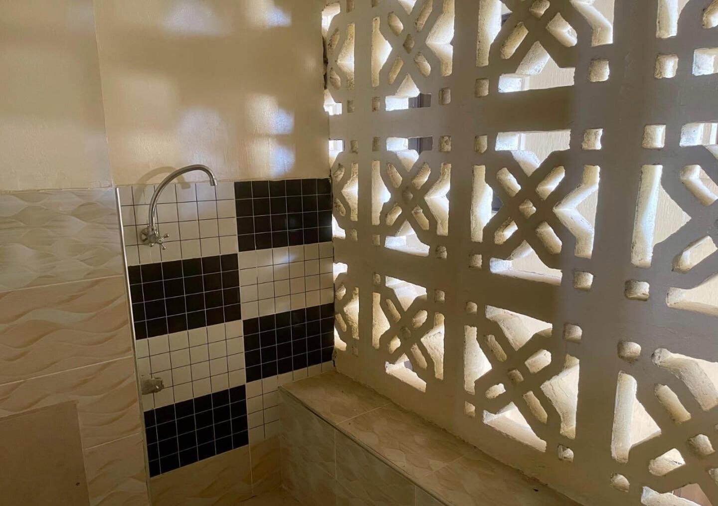 Modern 2BR with Pool & Gym on Baobab Road - Nyali