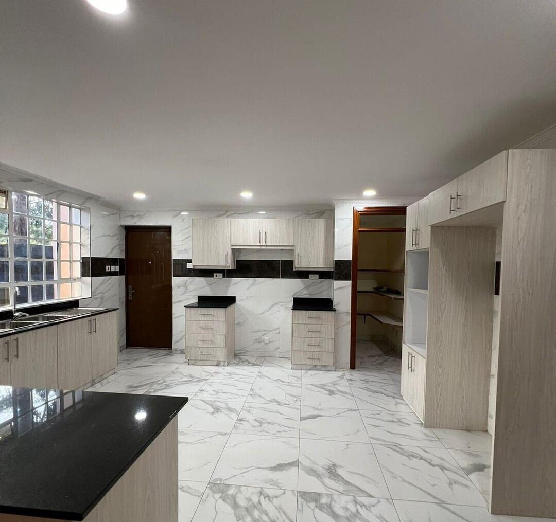 Modern 5-Bed Townhouse with Solar & DSQ - Lavington