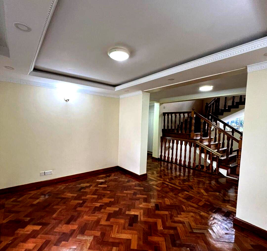 Modern 5-Bed Townhouse with Solar & DSQ - Lavington