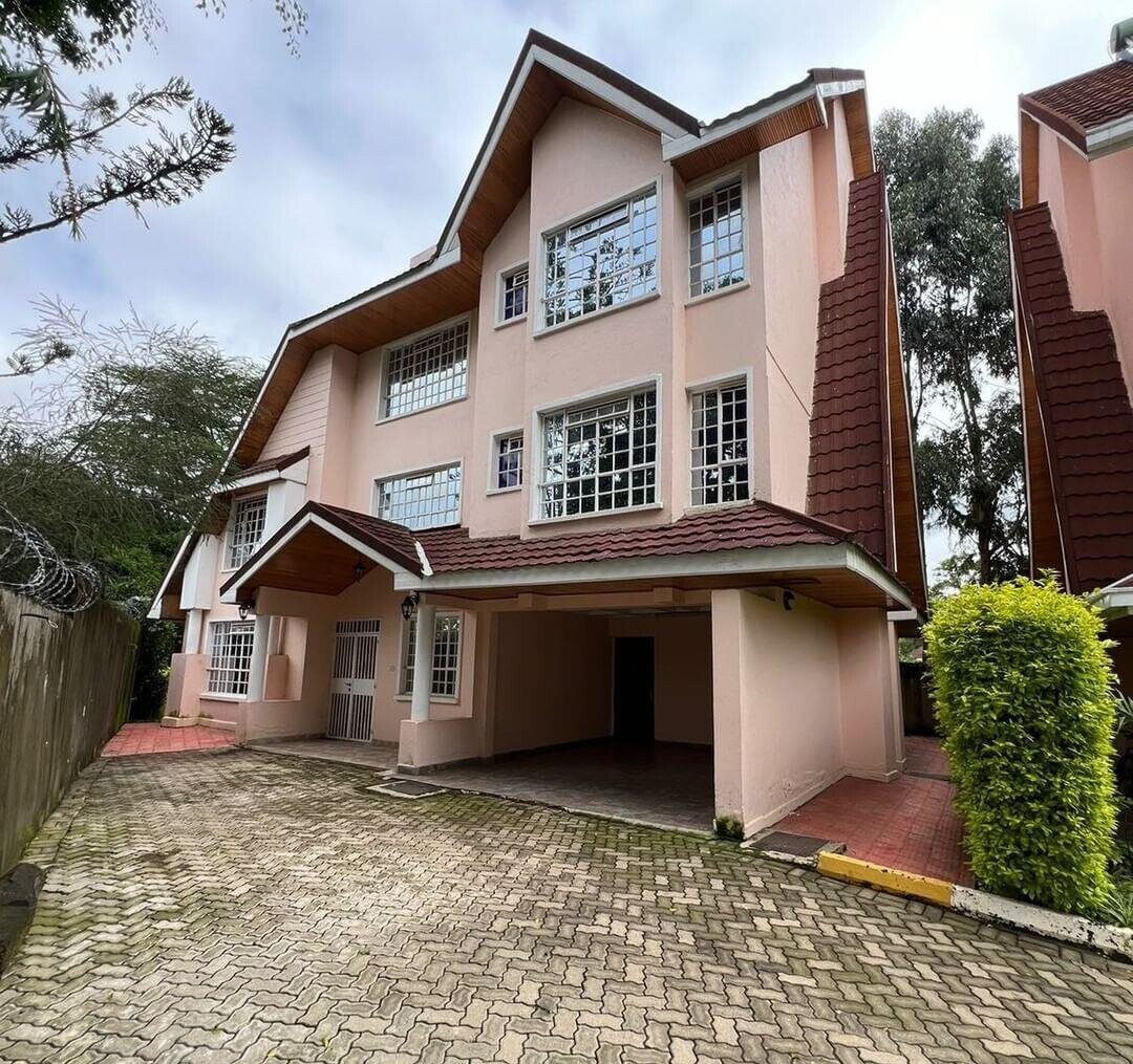 Modern 5-Bed Townhouse with Solar & DSQ - Lavington