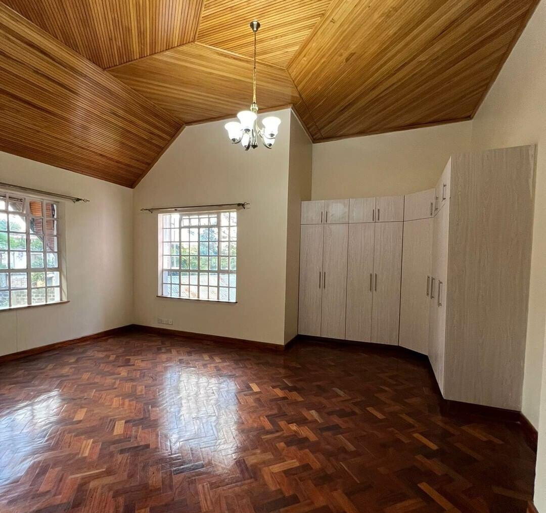 Modern 5-Bed Townhouse with Solar & DSQ - Lavington