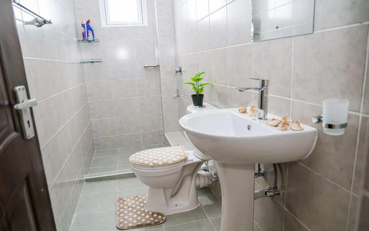 3BR Apartment with Heated Pool & Lake Views - Lower Milimani