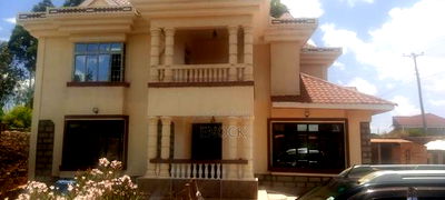 5bdrm Maisonette in Racecourse for sale - Image 2