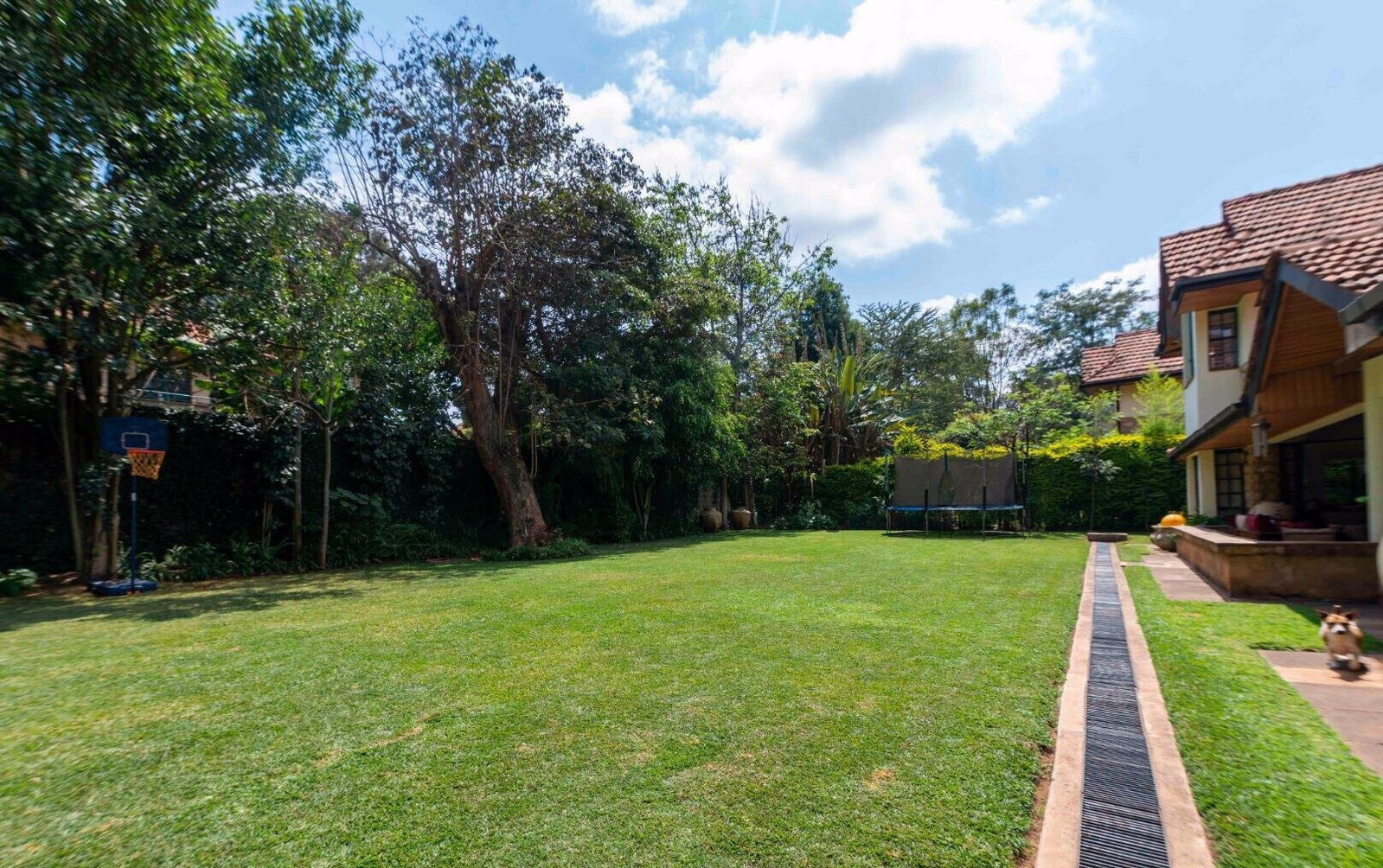 5BR Townhouse with Mahogany Floors & Fireplace - Lower Kabete