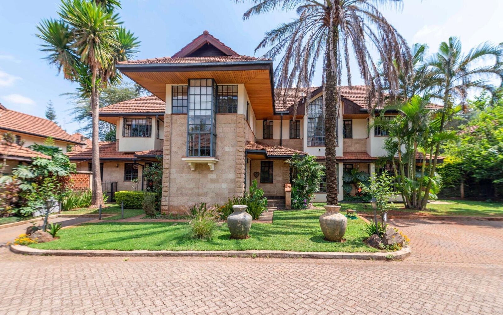 5BR Townhouse with Mahogany Floors & Fireplace - Lower Kabete