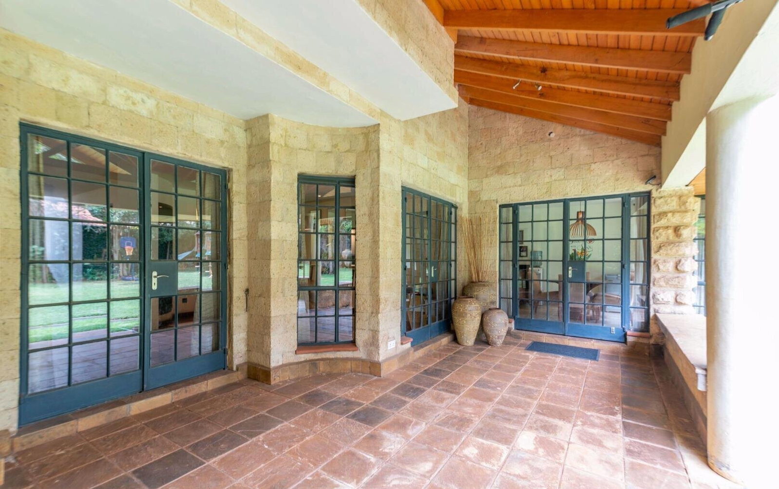 5BR Townhouse with Mahogany Floors & Fireplace - Lower Kabete